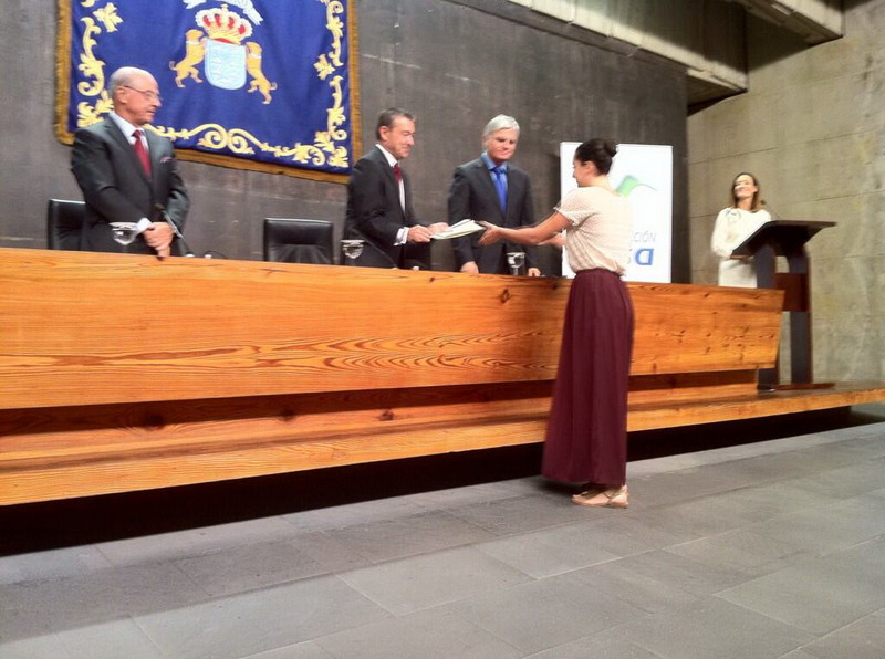 Nuestra antigua alumna María Padilla recibe su premio de Excelencia académica